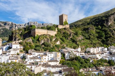 Cazorla, İspanya 'nın Endülüs eyaletinde yer alan bir şehirdir. Sierra de Cazorla, Almanya 'nın Sierra de Cazorla eyaletinde yer alan bir şehirdir.