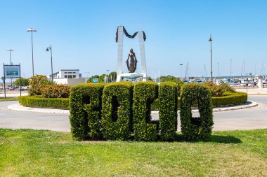 Chipiona, Cadiz, İspanya - 13 Haziran 2021: Rocio Jurado Anıtı Chipiona, Cadiz, Endülüs, İspanya 'daki ünlü Endülüs kantosu