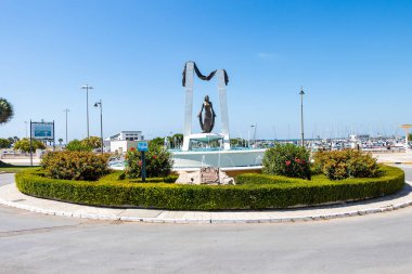 Chipiona, Cadiz, İspanya - 13 Haziran 2021: Rocio Jurado Anıtı Chipiona, Cadiz, Endülüs, İspanya 'daki ünlü Endülüs kantosu