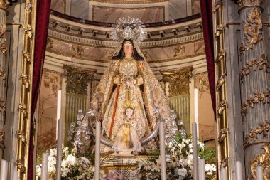 Medine-Sidonia, Cadiz, İspanya - 15 Haziran 2021: Medine-Sidonia 'nın Bakiresi Santa Maria, Cadiz, Endülüs, İspanya