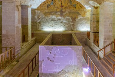 Luxor, Mısır - 11 Eylül 2018: Krallar Vadisi 'nde bulunan KV8 Mezarı, Antik Mısır' ın Ninetenenth Hanedanı 'ndan Firavun Merenptah' ın defninde kullanıldı.