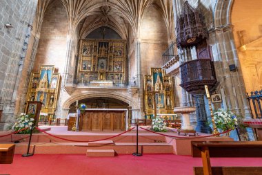 Avila, İspanya - 9 Eylül 2017: St. Thomas Kraliyet Manastırı veya Avila İspanya 'daki Real Monasterio de Santo Tomas, Reyes Catolicos' un oğlu Don Juan 'ın gömüldüğü yer.