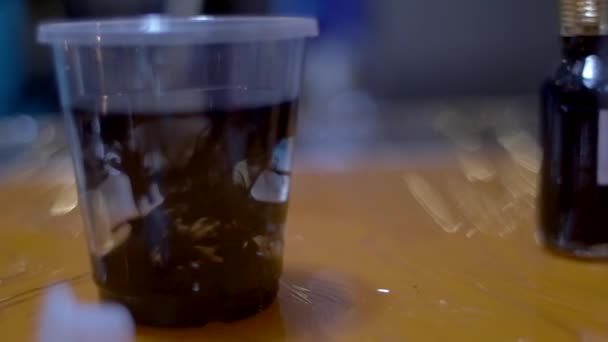 Mixed ink in a cup in tattoo studio — Stock Video