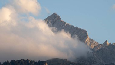 Zugspitzregion 'deki güzel Alman Dağları - Alpspitze. Yüksek kalite fotoğraf