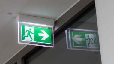 - Yüksek Kalite Bir Acil Durum İşareti Güvenliğe giden yolu gösterir