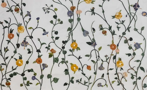 Dubaj Uaemiráty Října 2019 Detail Stěny Dekorativními Květinami Barevnými Mramorovými — Stock fotografie