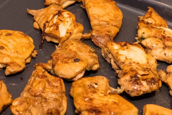 Filet Kurczaka Metalowym Grillu Przygotowanie Dań Drobiu — Zdjęcie stockowe
