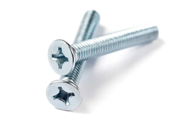 白い背景に鋼用の2本の金属ネジ 建設用ネジの閉鎖 — ストック写真