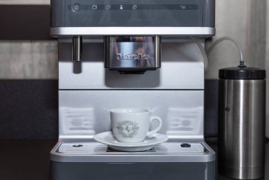 Novosibirsk, Rusya - 25 Mayıs 2020 - Coffee Miele Machine Bean to Cup. Almanya 'da ev aletleri üreticisi