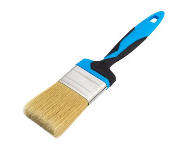 Beyaz arka planda mavi plastik saplı yeni fırça. Ayrı nesne