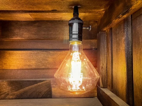 Retro Přívěsek Lampa Retro Žárovkou Dřevěném Pozadí Světla Moderního Osvětlení — Stock fotografie