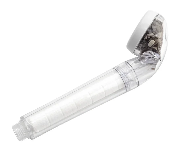 Beyaz arka planda filtresi olan duş başlığı. Doğal taşlı çevre dostu duş başlığı, su tedavisi için çakmaktaşı. Ayrı nesne