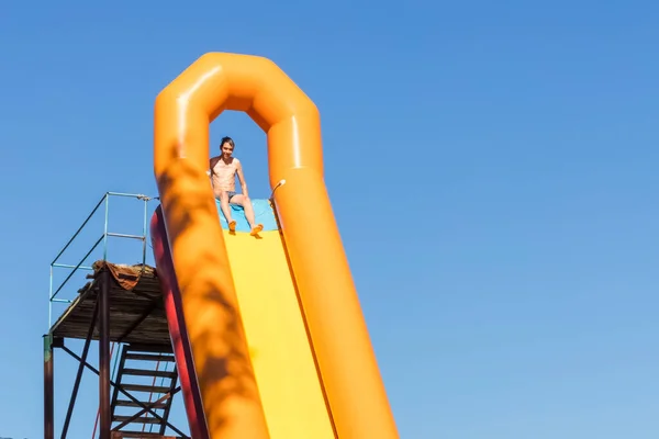 Novosibirsk Russia July 2020 Teenager Yellow Inflatable Water Slide Beach — Stock Photo, Image