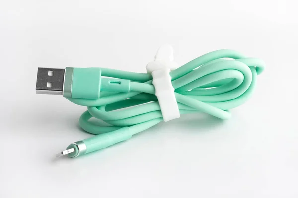 Groene Usb Kabel Voor Het Opladen Van Een Mobiele Telefoon — Stockfoto