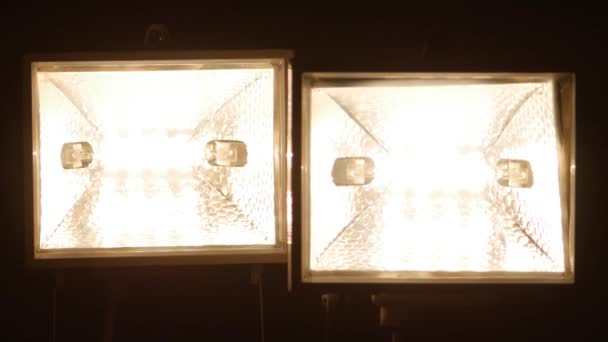 Fényvisszaverő Fények Zárt Térben Fotózáshoz Videofelvételhez Kapcsold Két Kis Reflektorfényt — Stock videók