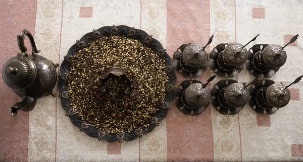 Çay Saati Için Masa Hazır Geleneksel Süslemeli Osmanlı Çayı Seti — Stok fotoğraf