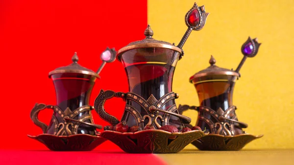 Arabskie Filiżanki Herbaty Tradycyjny Zestaw Herbaty Tureckiej — Zdjęcie stockowe