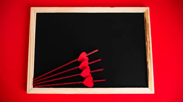 Tablero Negro Con Corazones Para Día San Valentín —  Fotos de Stock