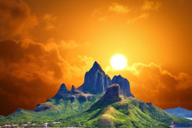 Dağlarda güzel bir gün batımı