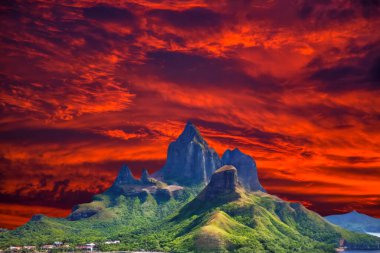 Vaftizci John Dağı 'nda gün batımı Pasifik Okyanusu' ndaki John Dağı..