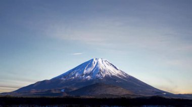 Sabah güzel dağ manzarası