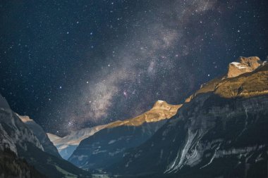 Güzel yıldızlı gökyüzü, Samanyolu galaksisi, yıldızlar