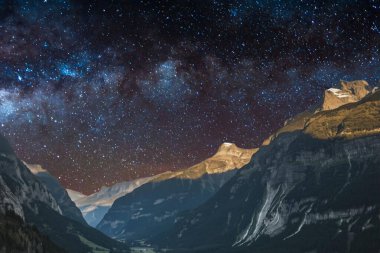 gece gökyüzü ve bulutlar