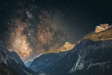 Samanyolu ve yıldız