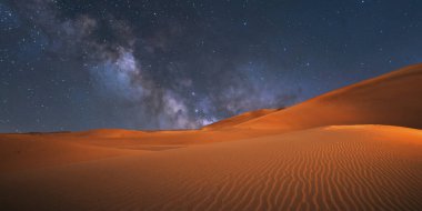 Gece Dubai 'de çöl kumları ve kum tepeleri birleşik Arap Emirlikleri..