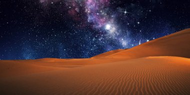 Samanyolu ve Samanyolu çölünde gece gökyüzü