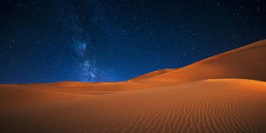 Akşam çöl manzarası çok güzel.