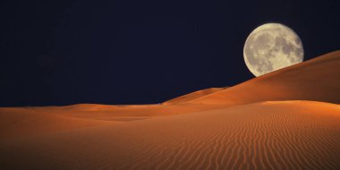 Çölde güzel bir gün batımı