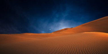 Ay 'ın güzel gece manzarası, gece