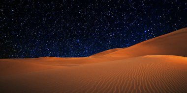 Kumulları olan güzel bir manzara.