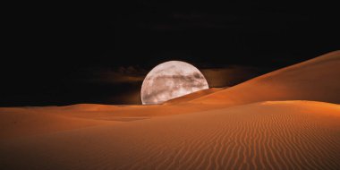 Çölde ay ışığı