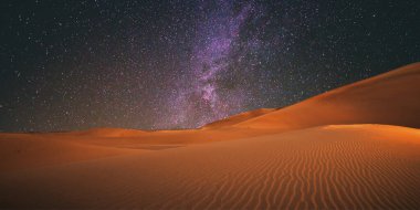 Denizin üzerinde güzel bir gün batımı