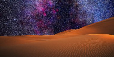 Samanyolu ile gece manzarası