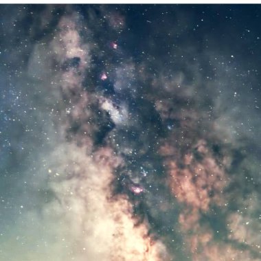 Gece gökyüzünde Samanyolu yıldızları, evren arka planı