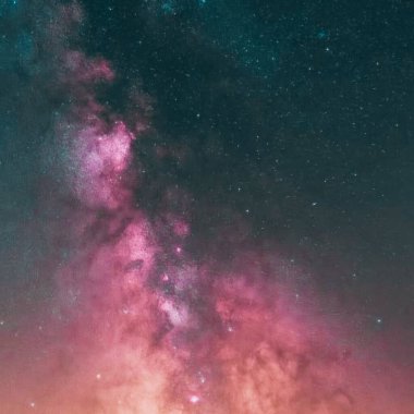 Uzayda yıldızlar ve galaksi arka planı, evren, galaksi, yıldızlar ve uzayda nebula