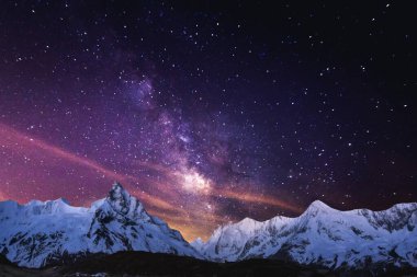 Yıldızlı ve samanyolu güzel gece gökyüzü