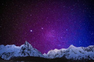 Samanyolu ve dağlardaki yıldızlar