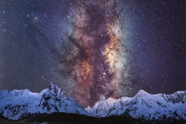 Dağlarda Samanyolu Galaksisi