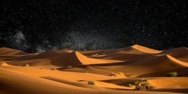 Fas 'ın Sahara' sındaki çölün güzel manzarası.