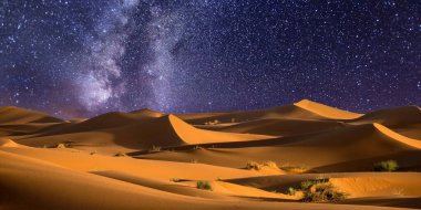 Çöl yıldızının gece manzarası