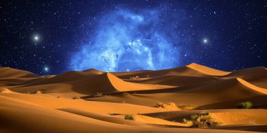 Bulutlu güzel gece gökyüzü