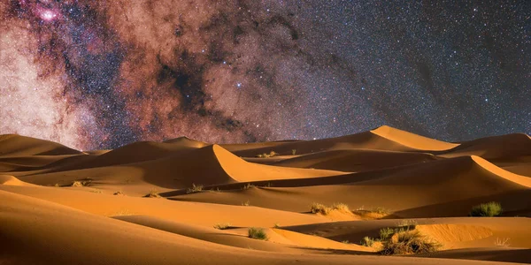 Çöl manzaralı güzel bir yer.