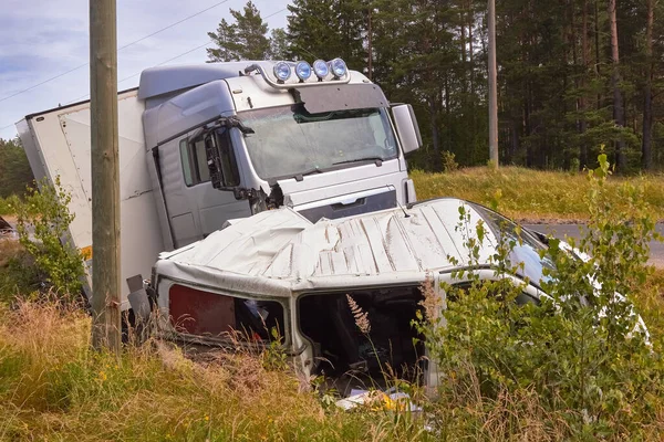 Juin 2020 Lettonie Saulkrasti Van Après Une Collision Avec Camion — Photo