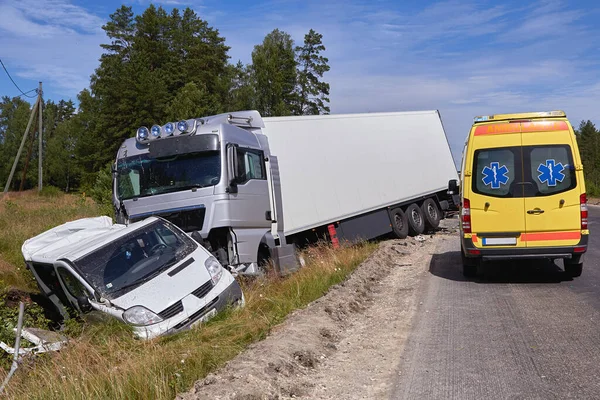 June 2020 Latvia Saulkrasti Van Collision Heavy Truck Transportation Background — Stock Photo, Image