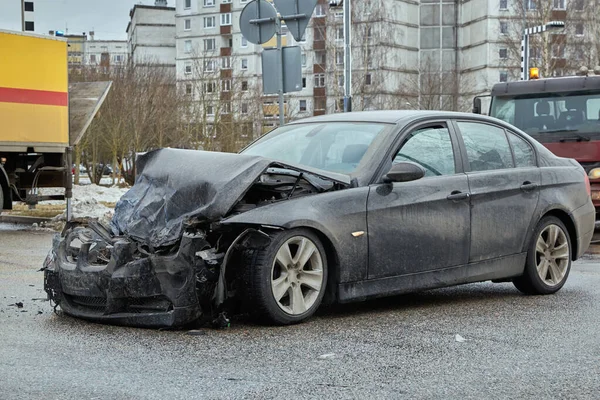 Febrero 2021 Riga Letonia Dañó Automóviles Redada Ciudad Escena Accidente — Foto de Stock