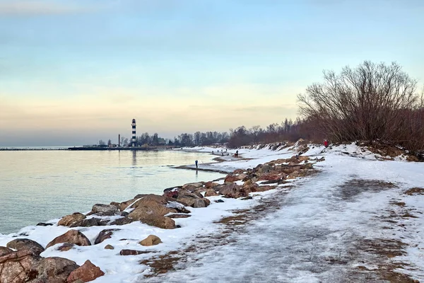 Januari 2021 Riga Lettland Vinterpromenad Längs Östersjön Restriktioner Samband Med — Stockfoto